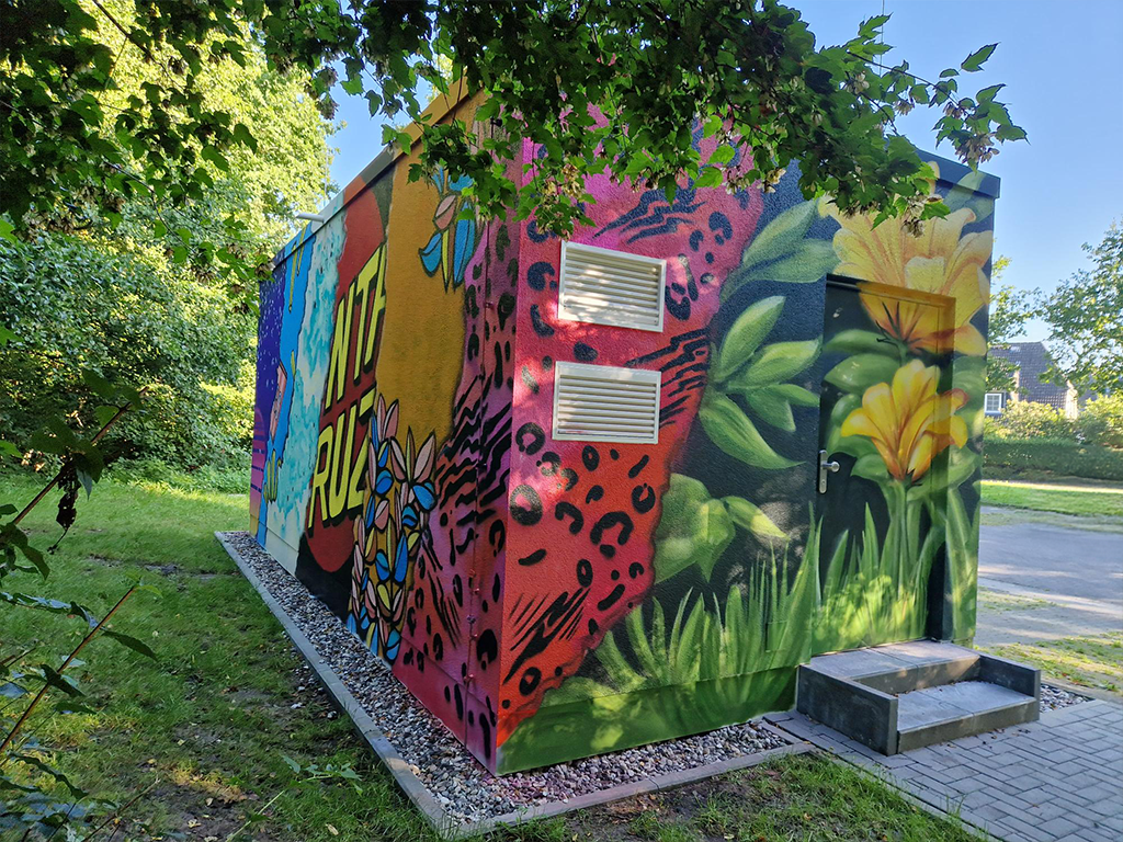 FiberCUBE Point of Presence | Glasfaser PoP Station mit Graffiti Flachdach