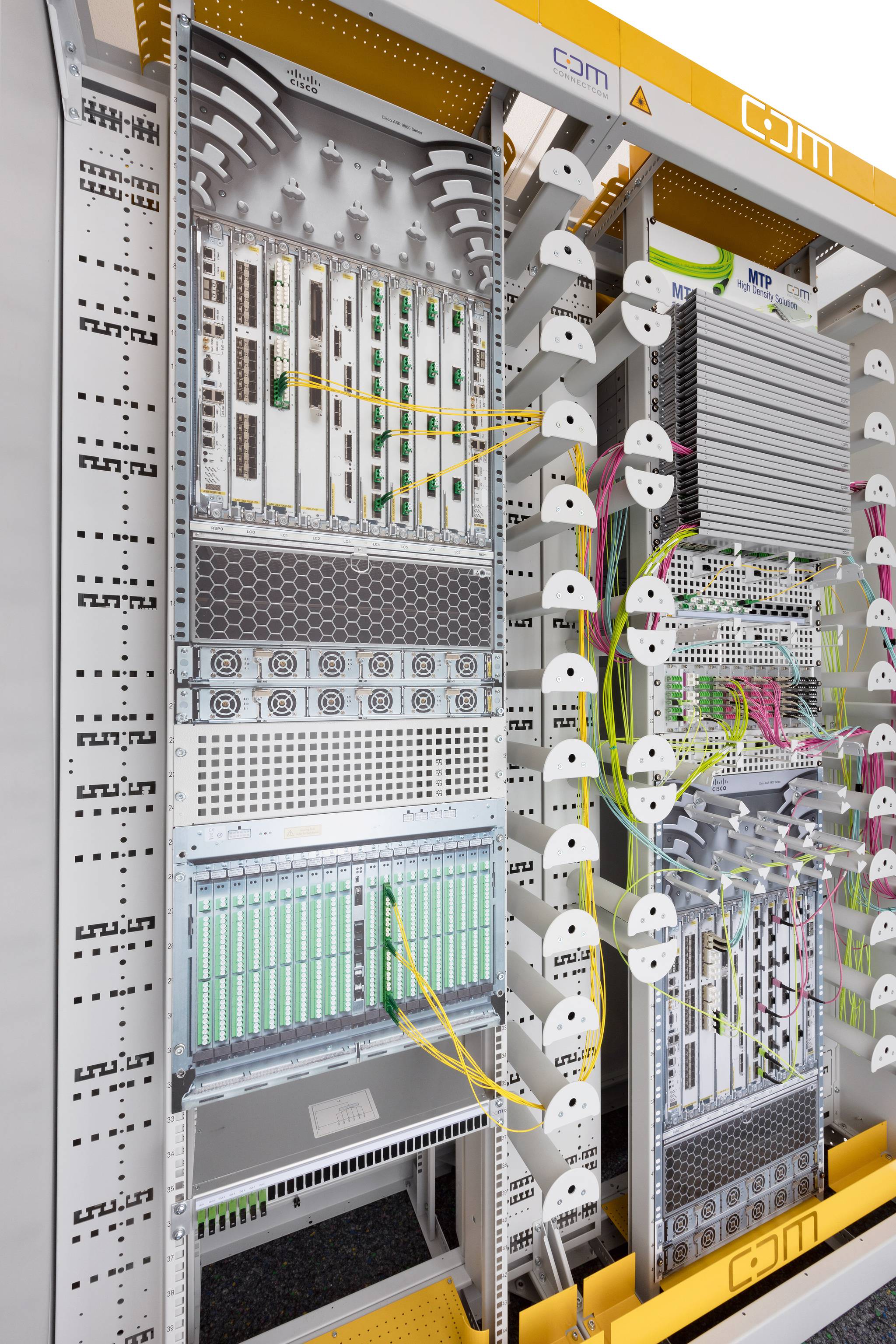 CARMA Racksystem Aktivrack | Optischer Hauptverteiler