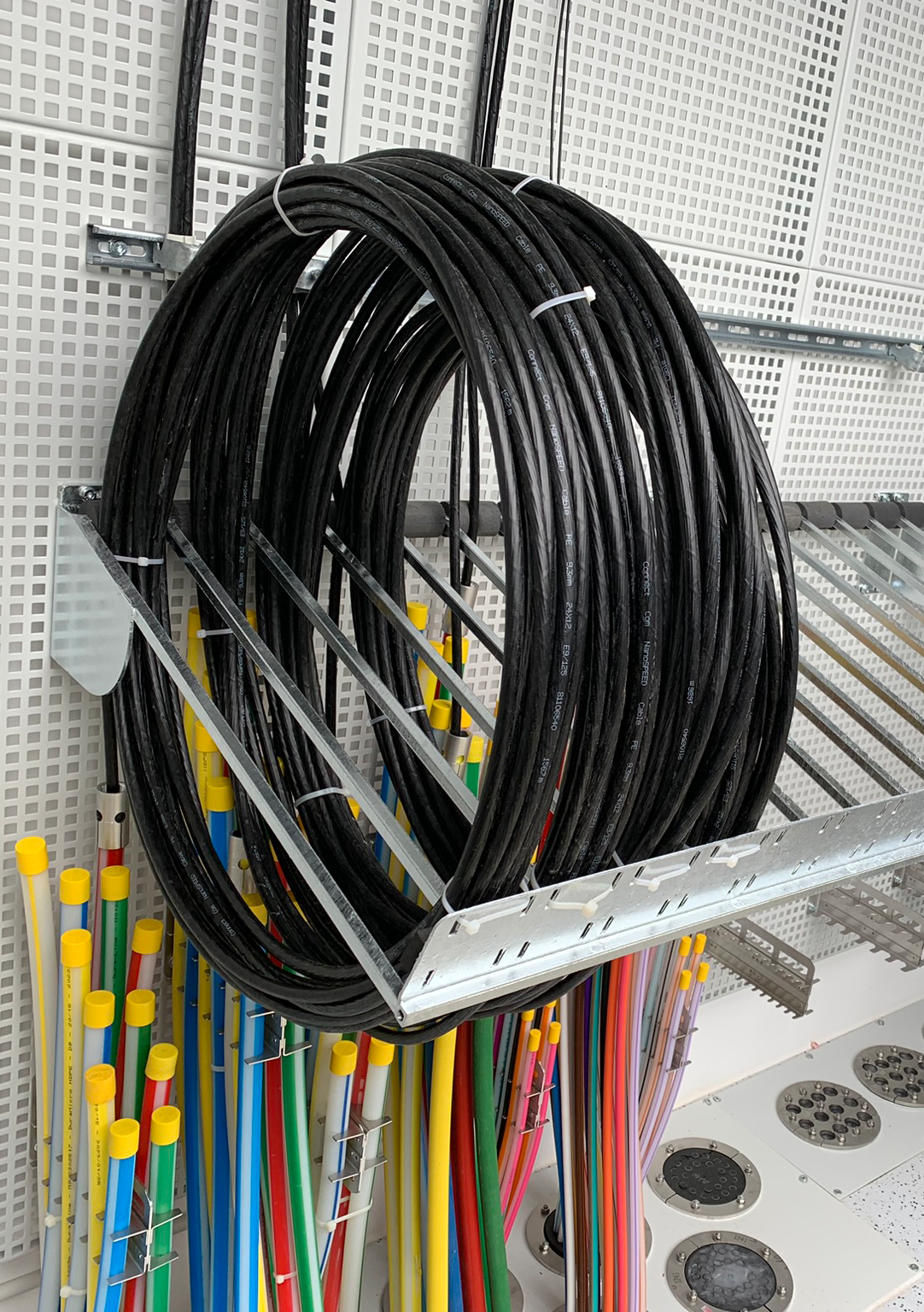 FiberCUBE Point of Presence | Glasfaser PoP Station Überlängenmanagement