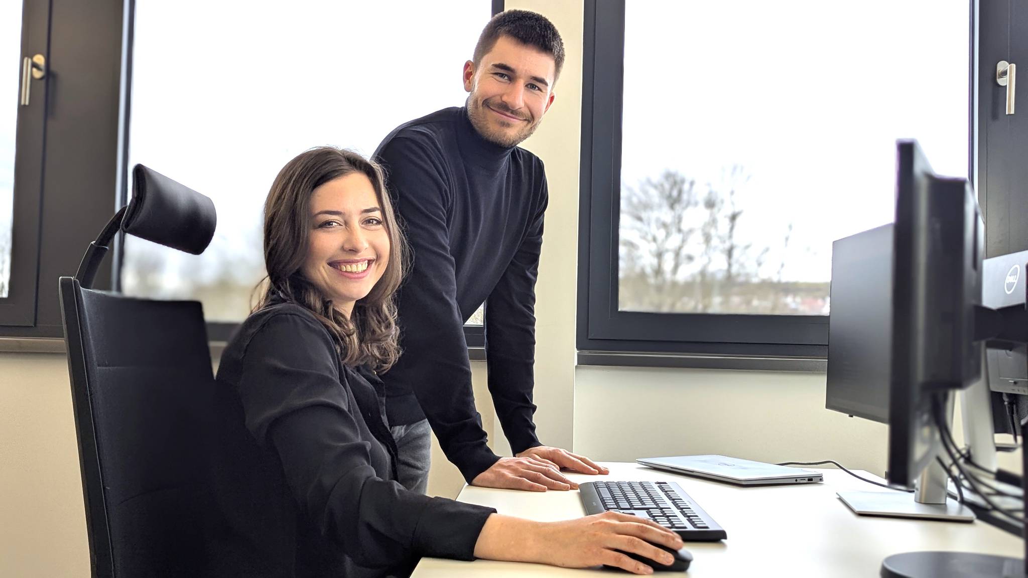 Connect Connect Mitarbeiter Büro
