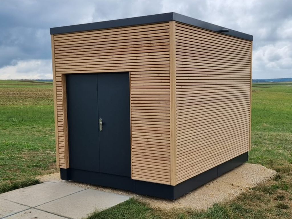 FiberCUBE Point of Presence | Glasfaser PoP Station Holz Flachdach