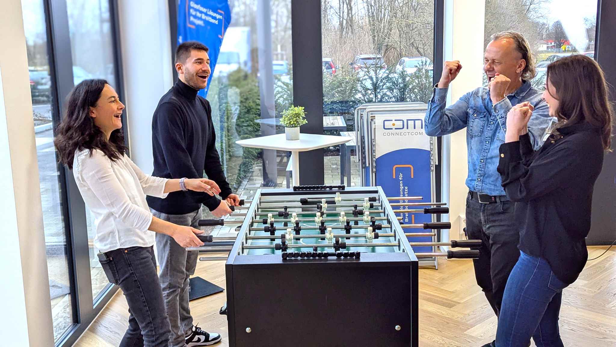 Connect Connect Mitarbeiter Kicker